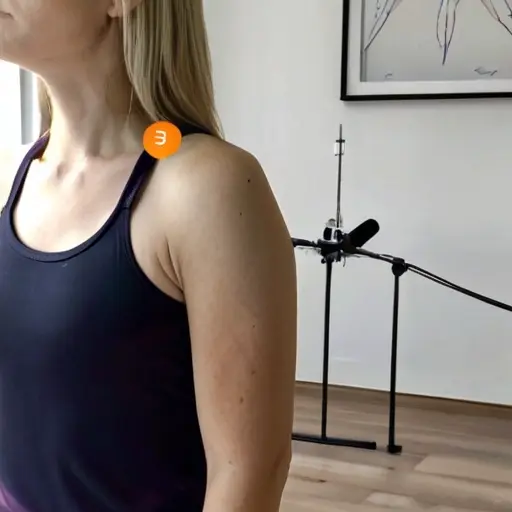 Как уменьшить напряжение в шее и плечах в течение дня