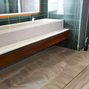 Укладка кварцвинила в ванной комнате: 100% защита от влаги как альтернатива холодной керамической плитке