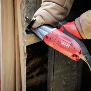 Сабельная пила: незаменимый инструмент для демонтажа старых деревянных стен и резки газобетона