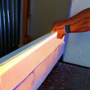 Защита экструдированного пенополистирола от ультрафиолета на цоколе: нанесение базового штукатурного слоя с сеткой