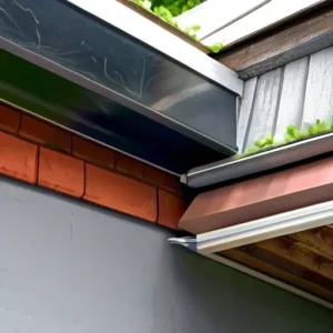 Цокольный дефлектор: защита выступающего утеплителя фундамента металлическими отливами от дождя