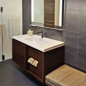 Раскладка керамогранита в санузле от центра: правило целой плитки, исключение узких подрезок (менее 5 см) по углам