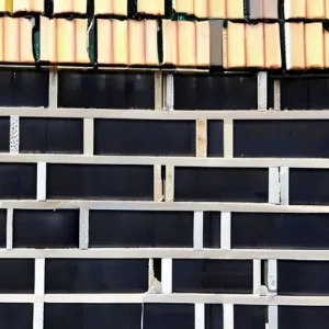 Кладка стен из шлакоблока: почему этот материал теряет популярность и требует тщательной гидроизоляции