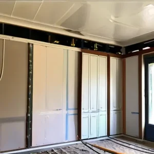Установка подрозетников и штробление стен из газобетона до нанесения штукатурки (черновая электромонтажная подготовка)